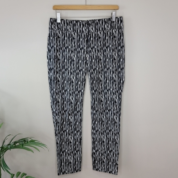Worth | Black & Ivory Print Cropped Ankle Pants - Picture 2 of 6
